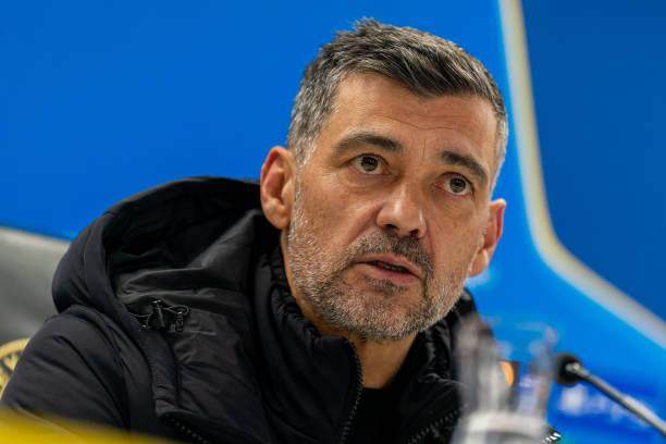 星空体育官网-孔塞桑回应卡佩罗质疑，赛后发布会只待30秒离席