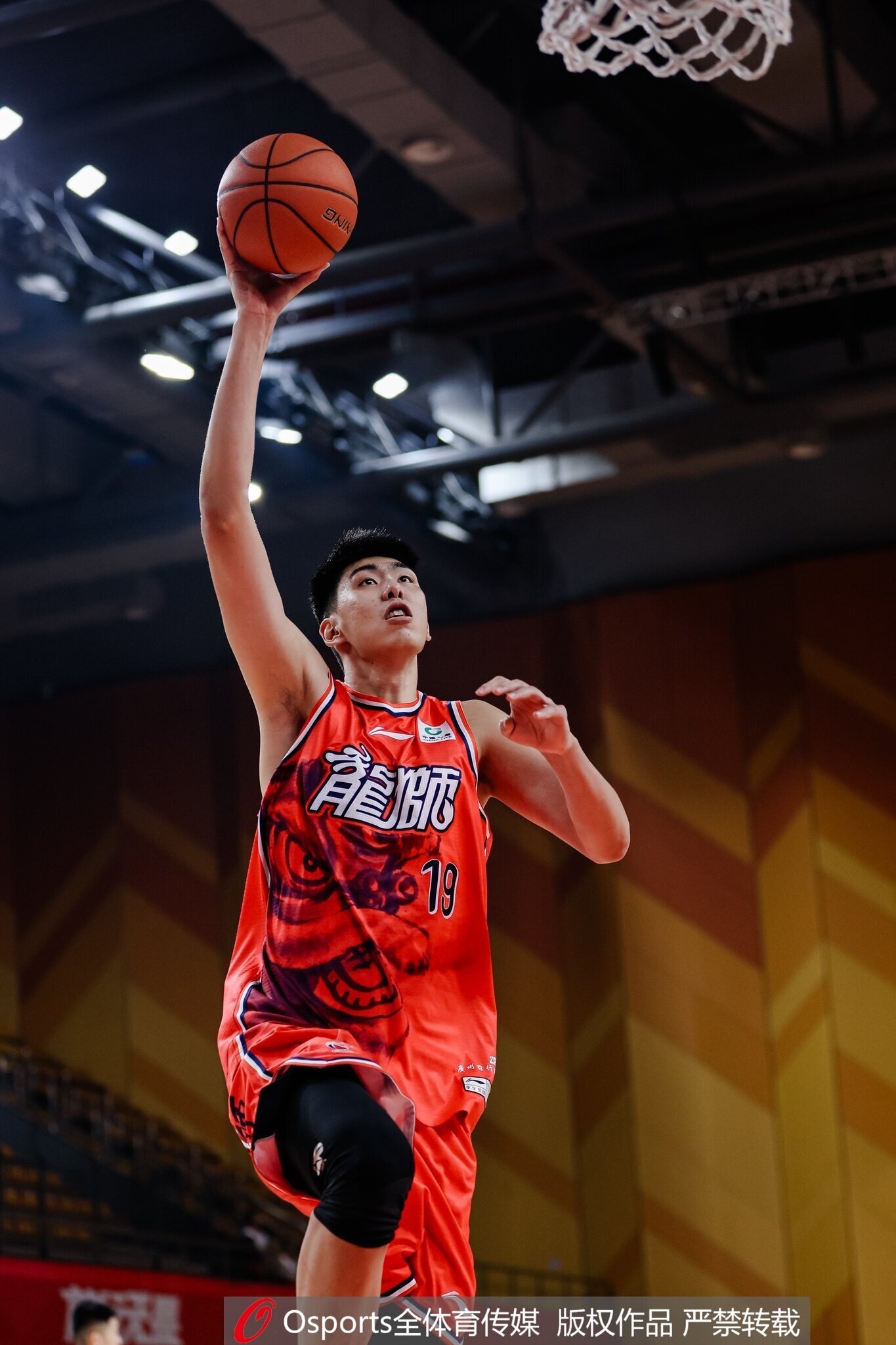 星空体育中国-17分10板4帽！媒体人：徐昕威风八面 确实是全明星中锋的水准